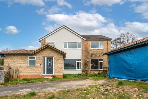 2 Daneshill, Redhill, RH1 2DN