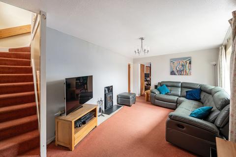 2 Daneshill, Redhill, RH1 2DN