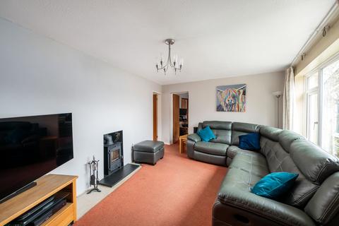 2 Daneshill, Redhill, RH1 2DN
