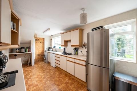 2 Daneshill, Redhill, RH1 2DN