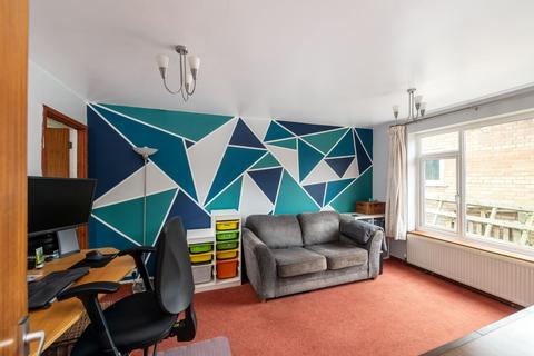 2 Daneshill, Redhill, RH1 2DN