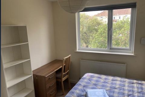 4 bedroom terraced house to rent, Mortimer Road, Filton, BS34