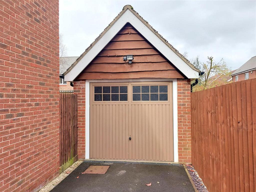 Detached Garage