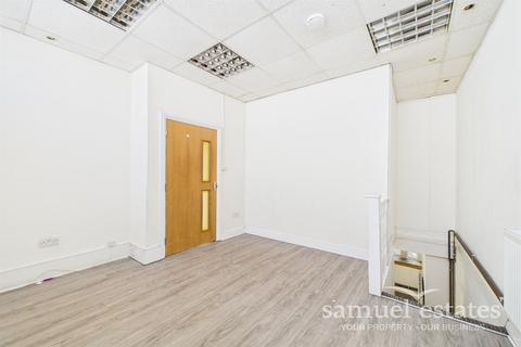 Studio to rent, High Street, London, SE25
