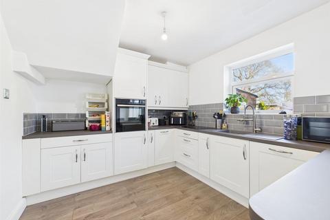 69 Maple Way, Coulsdon, CR5 3RP