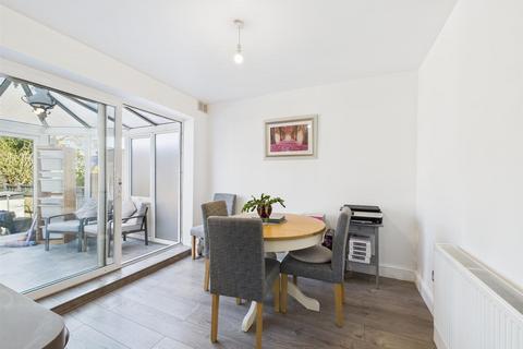 69 Maple Way, Coulsdon, CR5 3RP