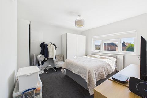 69 Maple Way, Coulsdon, CR5 3RP