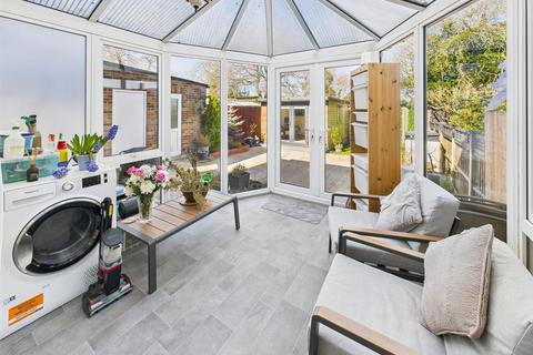 69 Maple Way, Coulsdon, CR5 3RP