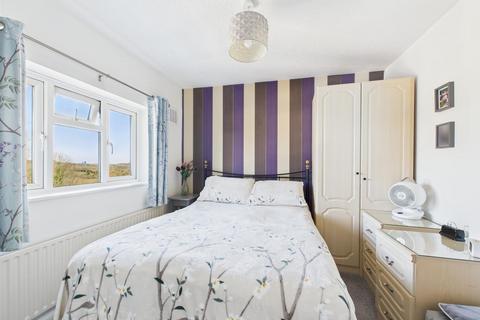 69 Maple Way, Coulsdon, CR5 3RP