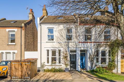 27 Chaffinch Road, Beckenham, BR3 4LT