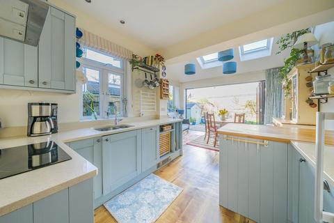 27 Chaffinch Road, Beckenham, BR3 4LT