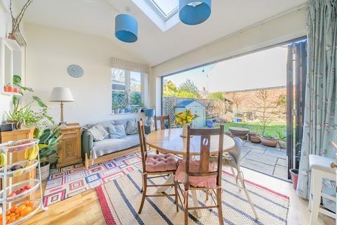 27 Chaffinch Road, Beckenham, BR3 4LT