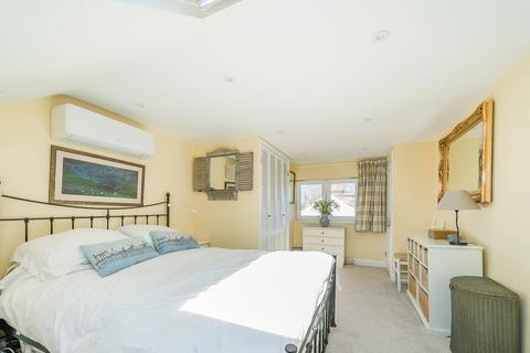 27 Chaffinch Road, Beckenham, BR3 4LT