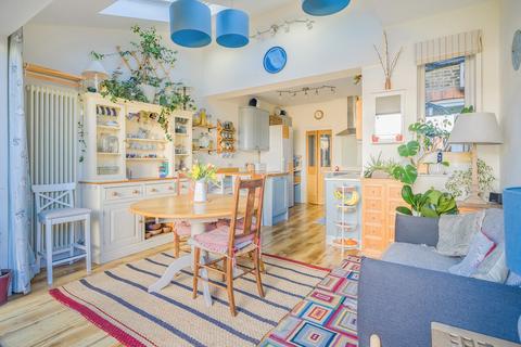 27 Chaffinch Road, Beckenham, BR3 4LT