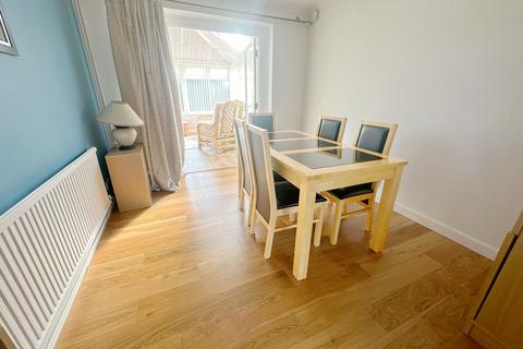 3 bedroom detached house for sale, Rowallan Drive, Bedford MK41