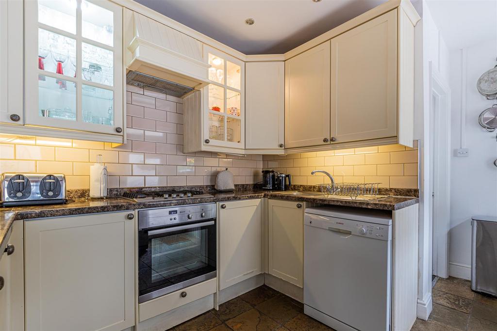 Claude Road 89-12.jpg