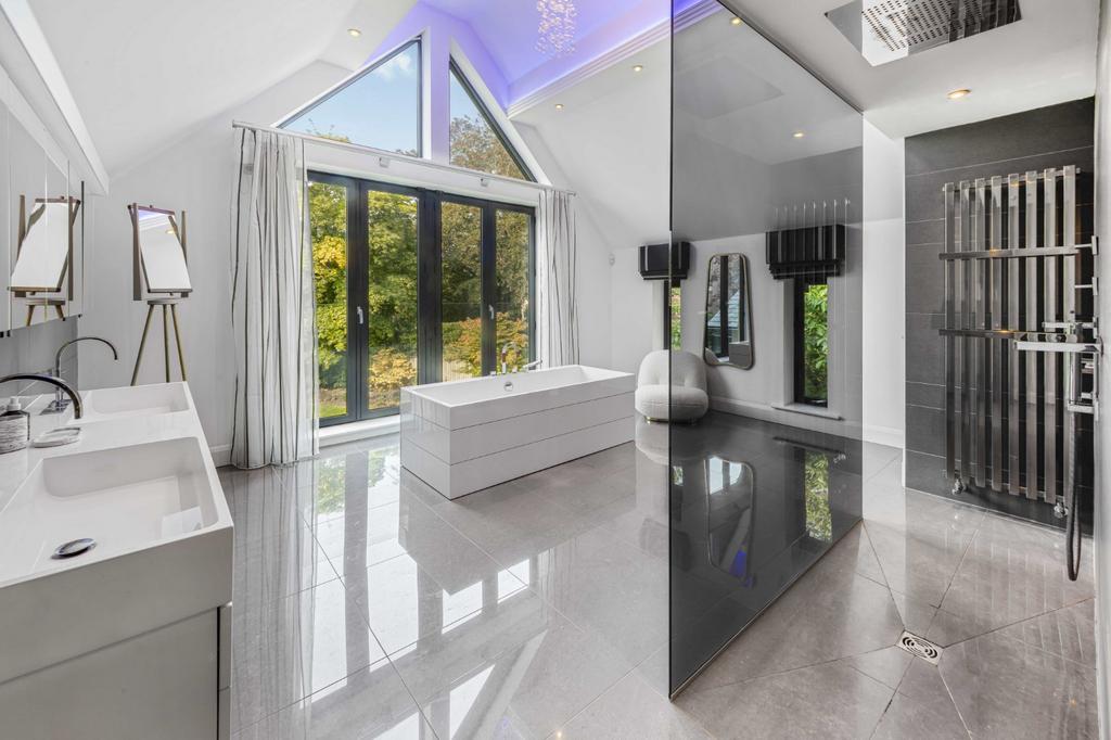 Pricnipal Ensuite