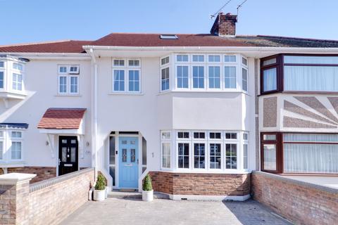 Maclennan Avenue, Rainham RM13