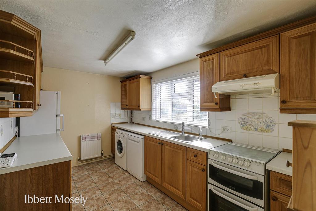 6 Kitchen.jpg