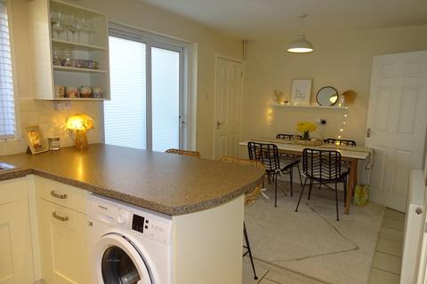 3 bedroom semi-detached house for sale, Browning Close, Basingstoke, RG24
