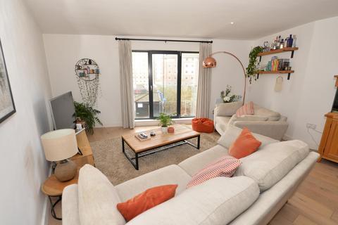 2 bedroom flat for sale, 1 Royal Crescent Road, Southampton SO14