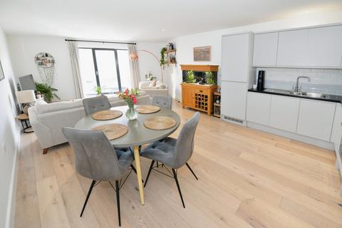 2 bedroom flat for sale, 1 Royal Crescent Road, Southampton SO14