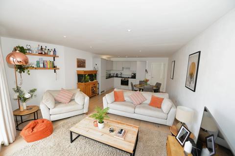 2 bedroom flat for sale, 1 Royal Crescent Road, Southampton SO14