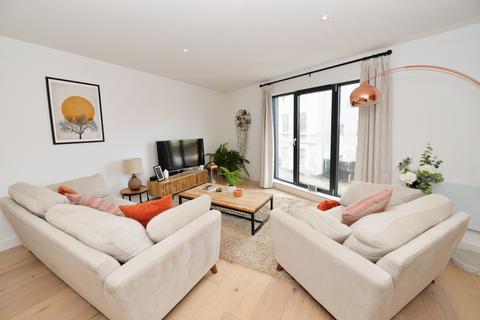 2 bedroom flat for sale, 1 Royal Crescent Road, Southampton SO14