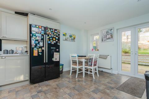 25 Drayton Place, Irthlingborough, Wellingborough, NN9 5TD