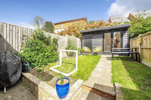 17 Cline Road, Guildford, GU1 3NB