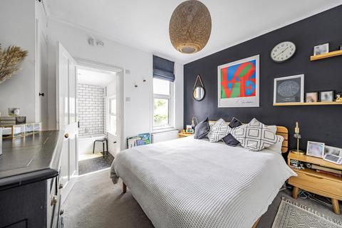 17 Cline Road, Guildford, GU1 3NB