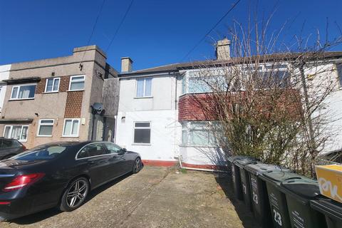 2 bedroom flat to rent, Shirley Close, Dartford