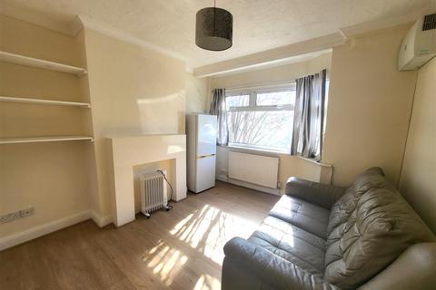2 bedroom flat to rent, Shirley Close, Dartford