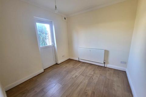 2 bedroom flat to rent, Shirley Close, Dartford