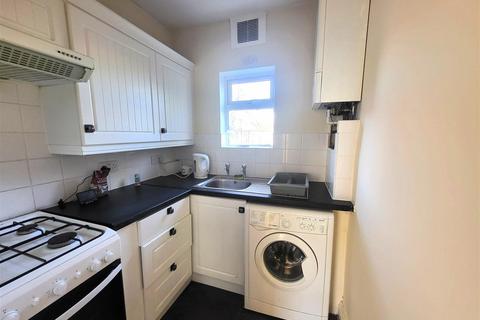 2 bedroom flat to rent, Shirley Close, Dartford