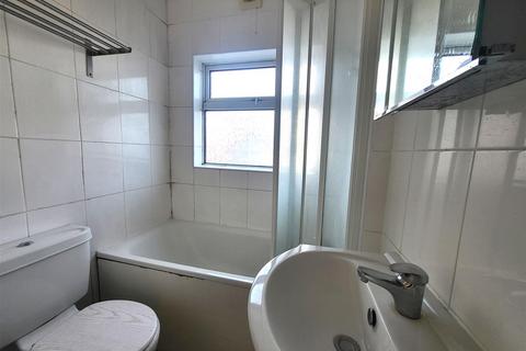 2 bedroom flat to rent, Shirley Close, Dartford
