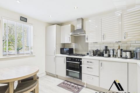 3 bedroom semi-detached house for sale, Mulligan Way, Basingstoke RG24