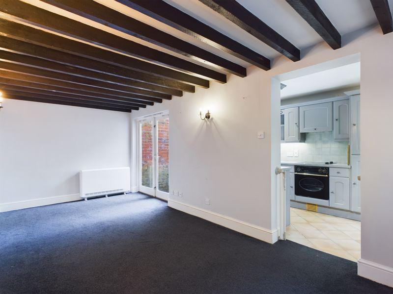 Dining/snug through