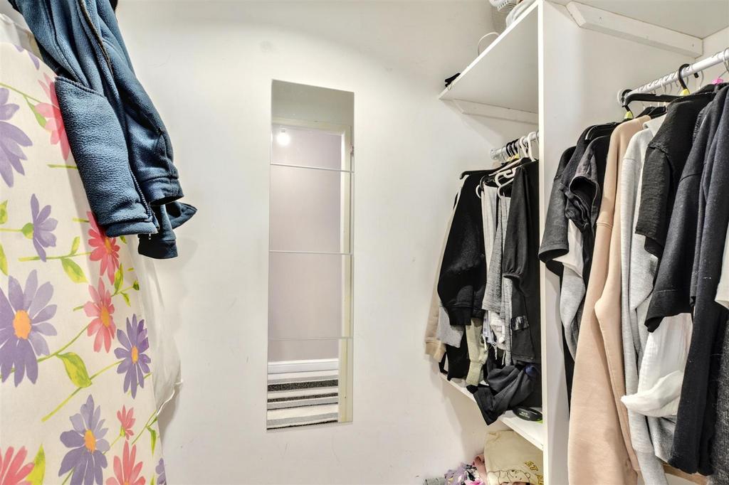 Walk-in Wardrobe