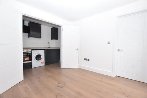 Studio to rent, Portland Road, London, SE25