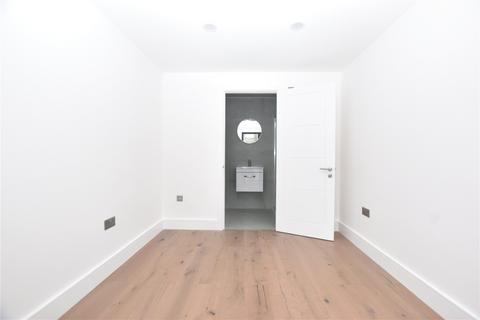 Studio to rent, Portland Road, London, SE25
