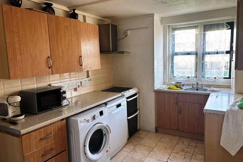3 bedroom maisonette to rent, Willan Road, London N17