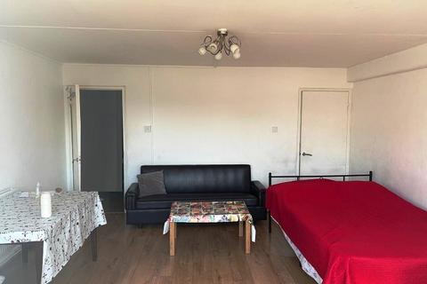 3 bedroom maisonette to rent, Willan Road, London N17