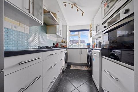 2 bedroom apartment for sale, Westbourne Avenue, Sutton