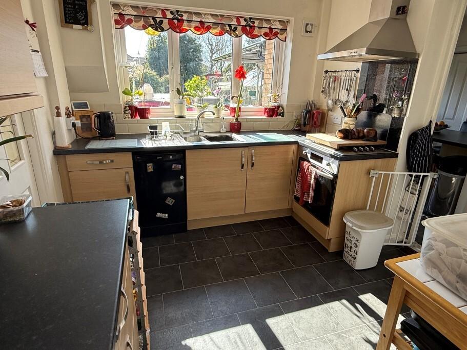 Kitchen Pic 1