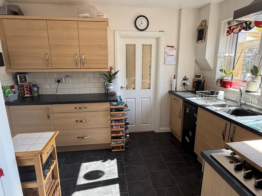 Kitchen Pic 2