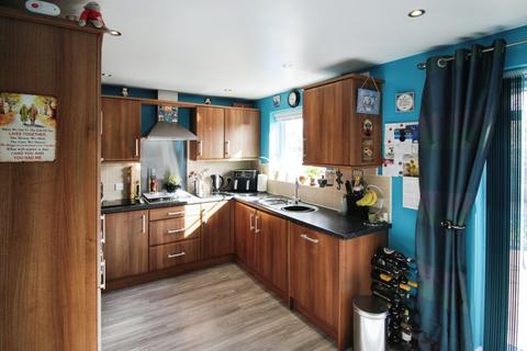 4 bedroom terraced house for sale, Spindle Close, West Yorkshire WF12