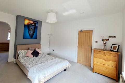 8 bedroom house share to rent, Higham Road, Rushden