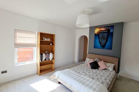 8 bedroom house share to rent, Higham Road, Rushden