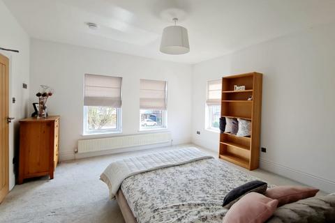 8 bedroom house share to rent, Higham Road, Rushden